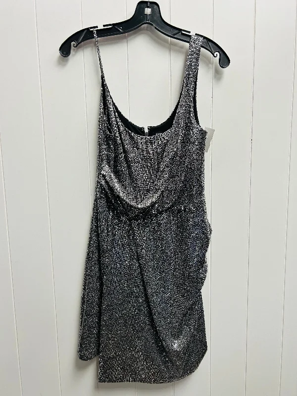 Silver Dress Party Short Express, Size S